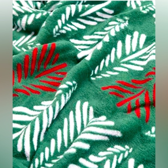 Christmas Tree Green Red Holiday Real Living Soft Blanket Throw 50 x 60 - Picture 4 of 4